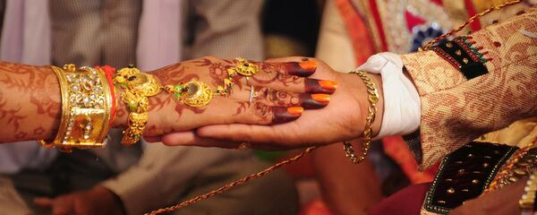 Свадебные украшения индийской женщины Свадебные украшения индийской женщины - Sputnik Արմենիա