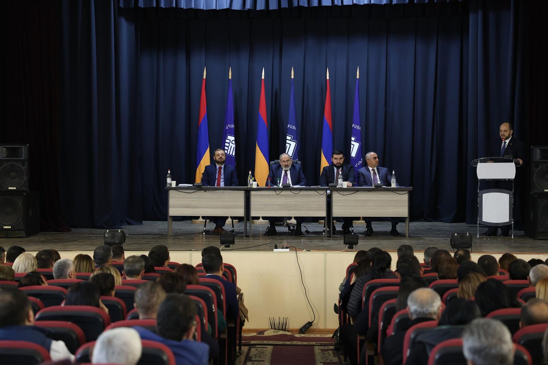 Заседание инициативной группы партии Гражданский договор под председательством премьер-министра Никола Пашиняна (25 ноября 2023). Армавир - Sputnik Армения, 1920, 25.11.2023