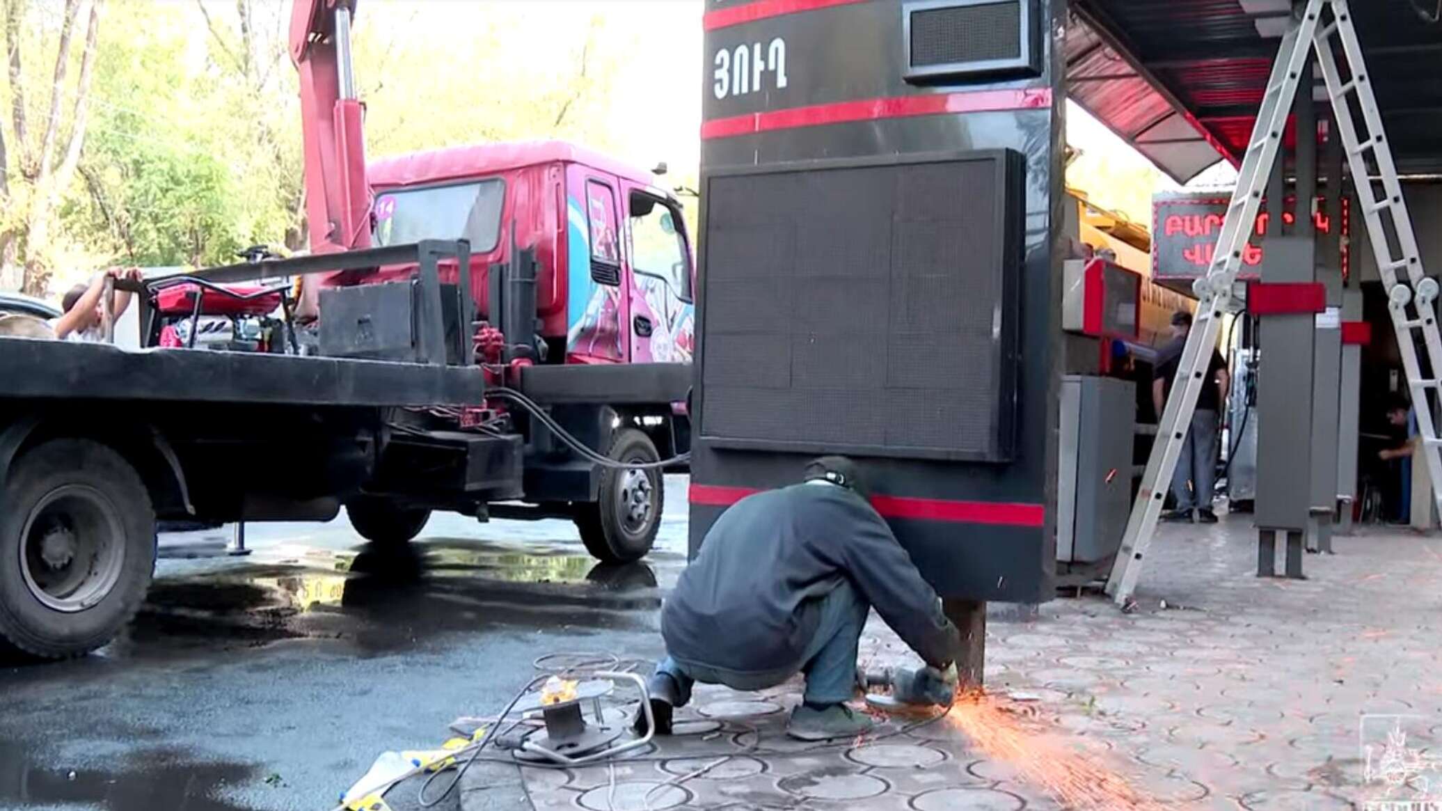 В Ереване демонтировали более 20 АЗС, расположенных слишком близко к жилым  зданиям - 26.11.2023, Sputnik Армения