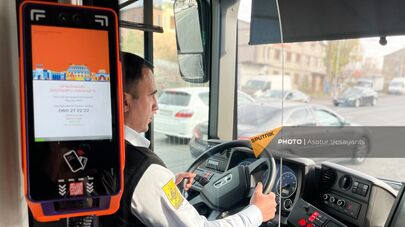 Аппарат единой билетной системы в автобусе е Ереване