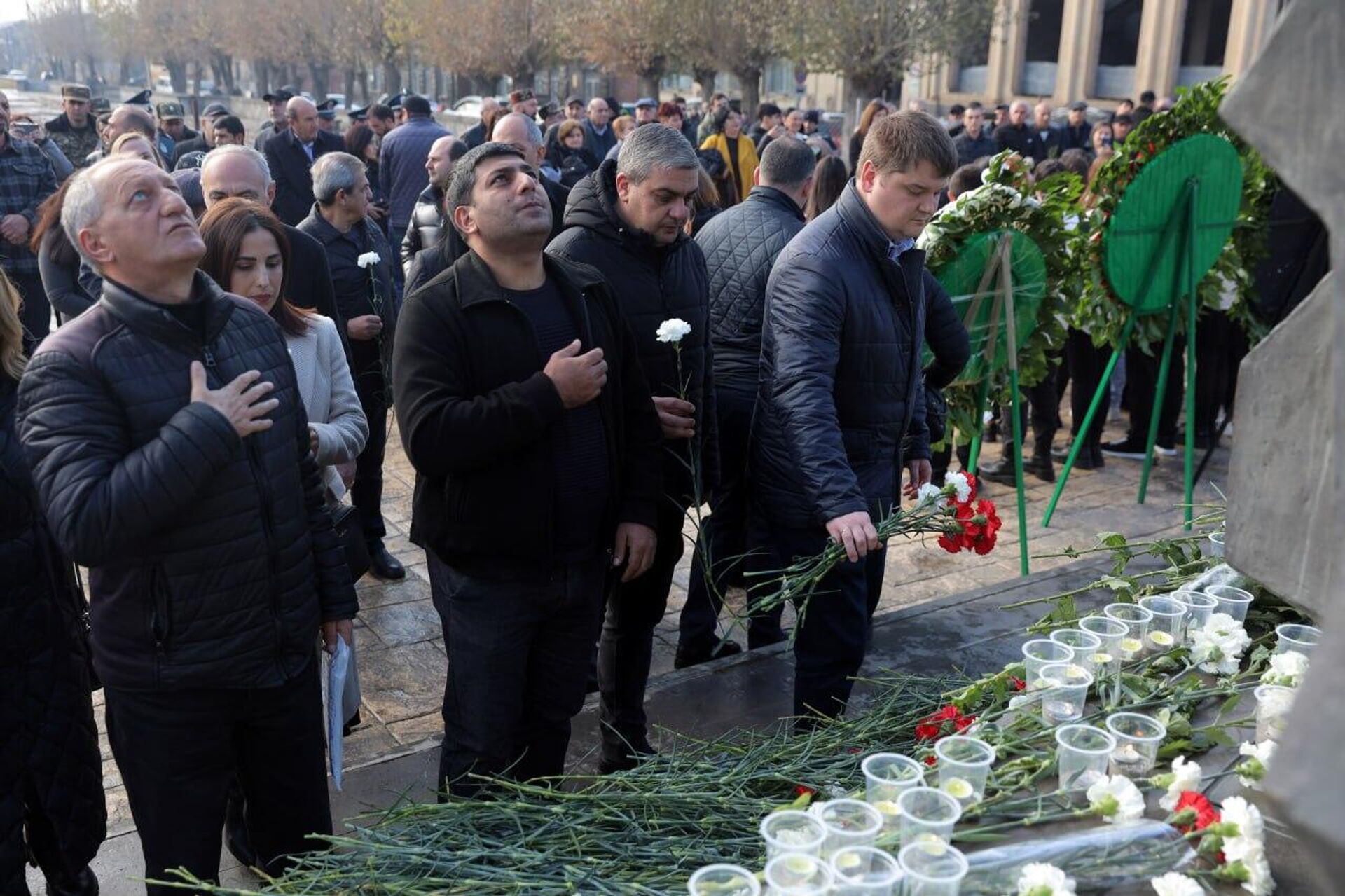 Возложение цветов к памятнику Жертвам безвинным, сердцам милосердным (7 декабря 2023). Гюмри - Sputnik Армения, 1920, 07.12.2023
