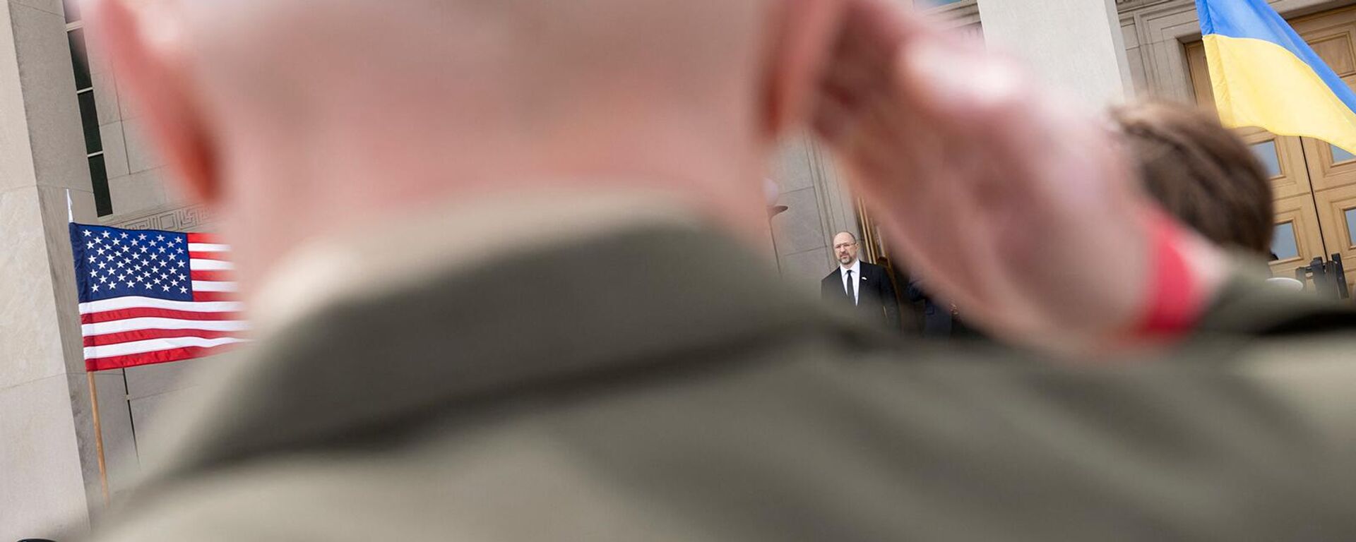 Премьер-министр Украины Денис Шмыгаль присутствует на церемонии встречи Пентагона (21 апреля 2022). Вашингтон - Sputnik Армения, 1920, 08.12.2023
