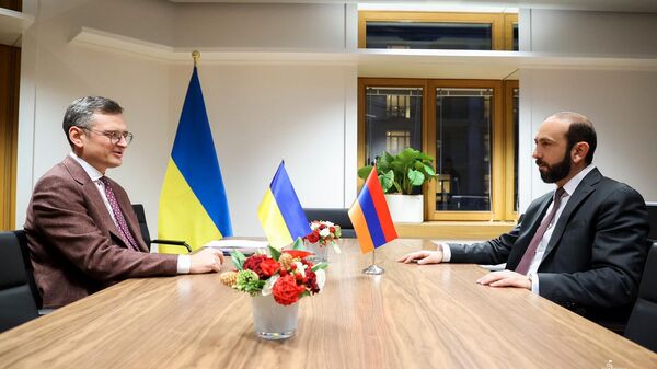 Министр иностранных дел Арарат Мирзоян встретился с украинским коллегой Дмитрием Кулебой (11 декабря 2023). Брюссель - Sputnik Армения