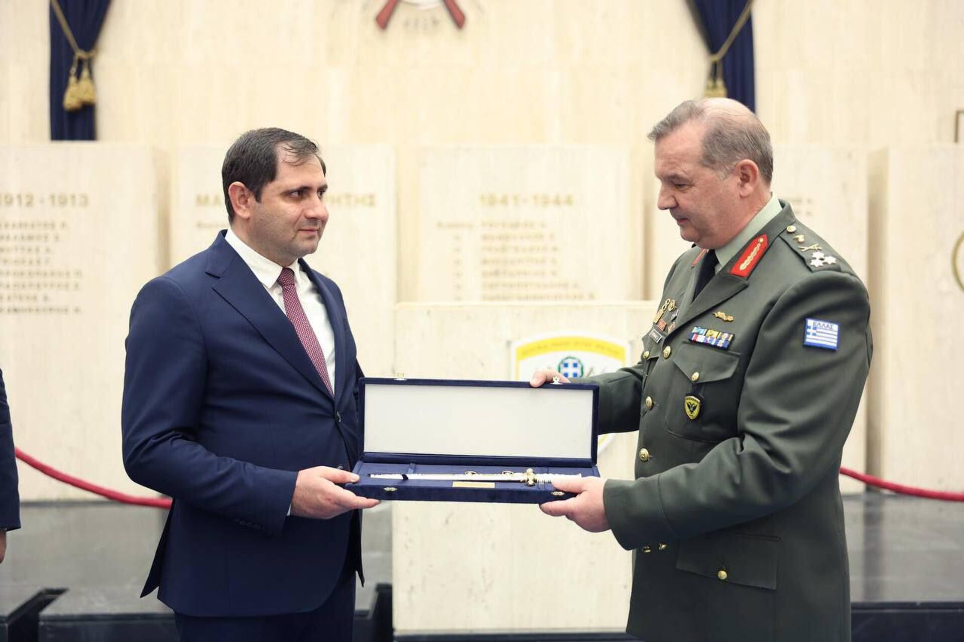 Министр обороны Сурен Папикян посетил Военную академию сухопутных войск Греции (14 декабря 2023). Греция - Sputnik Армения, 1920, 14.12.2023