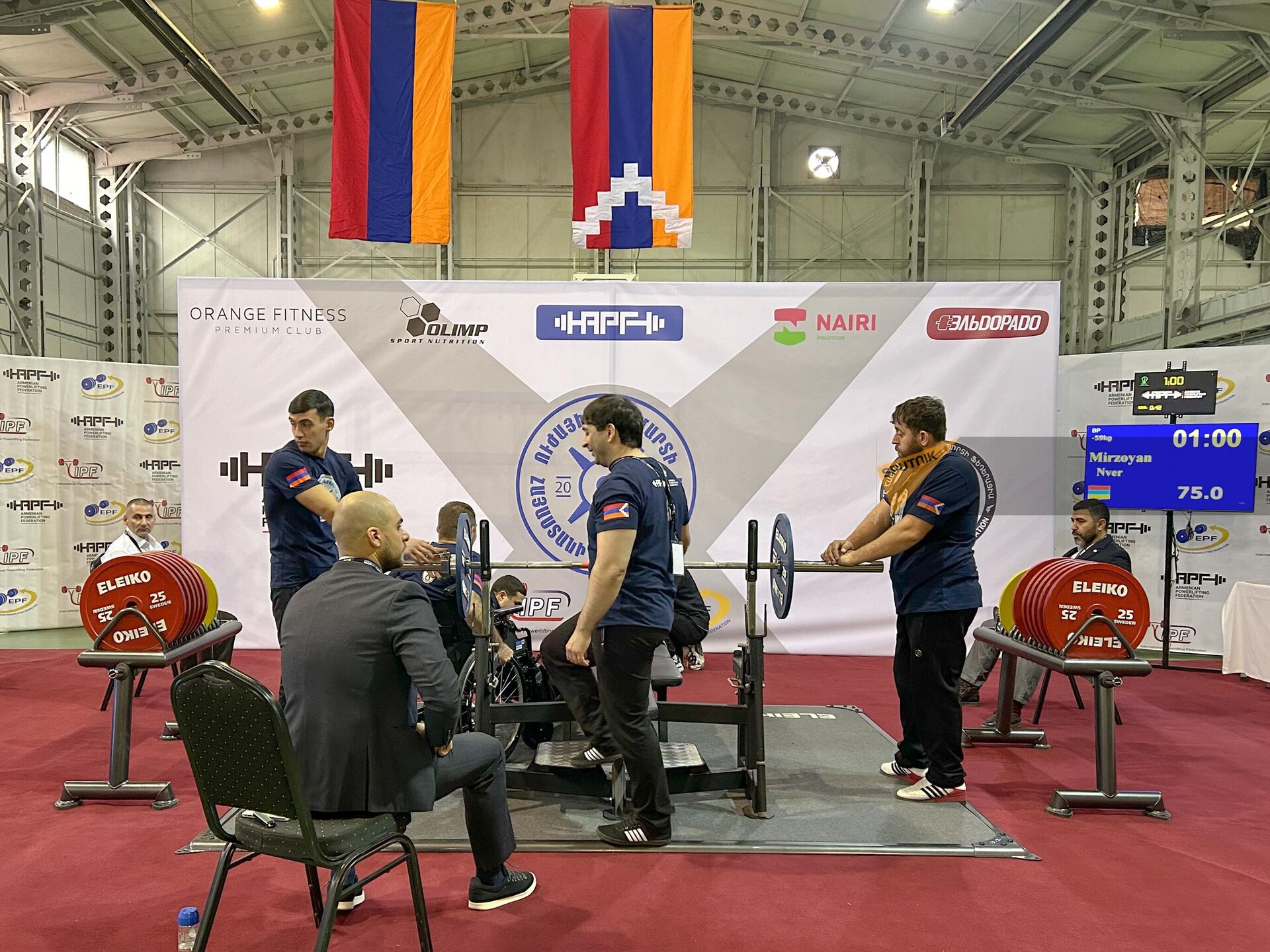 Спортсмены с ограниченными возможностями выступают в первой части чемпионата Армении по силовому триатлону (23 декабря 2023). Еревaн - Sputnik Армения, 1920, 23.12.2023