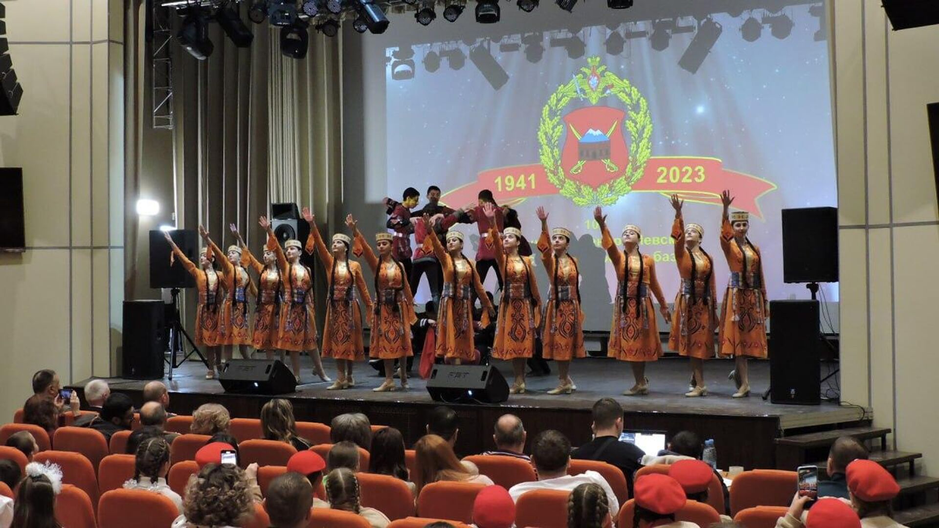 Танцы на церемонии празднования 82-летия со дня создания 102-й российской военной базы (30 декабря 2023)ю Гюмри - Sputnik Армения, 1920, 30.12.2023