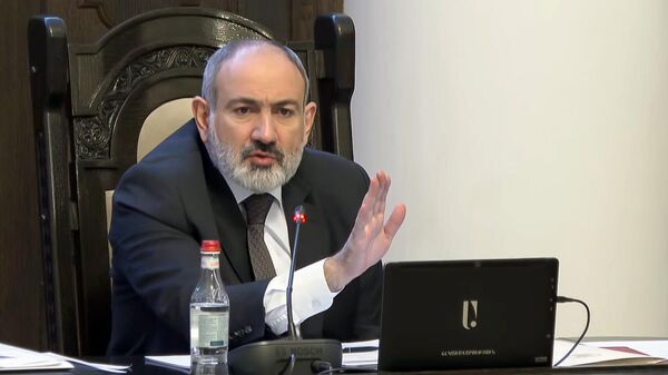Премьер-министр Никол Пашинян во время очередного заседания правительства Армении (4 января 2024). Еревaн - Sputnik Армения