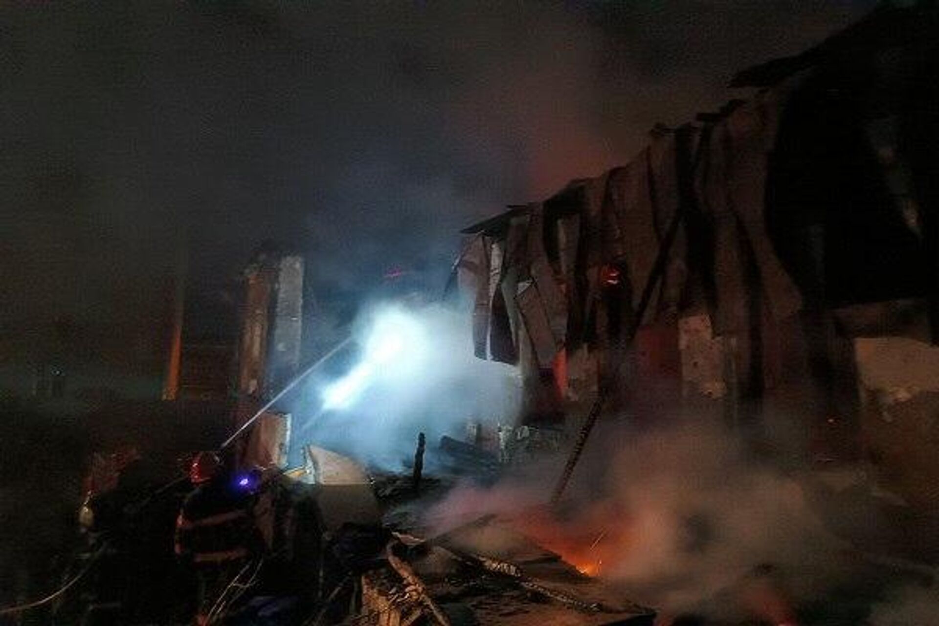 Пожар в здании одной из школ Ванадзора (5 января 2024). Лори - Sputnik Արմենիա, 1920, 05.01.2024