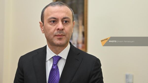 Секретарь Совбеза Армении отправится в Катар