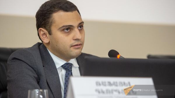 Замминистра экономики Рафаел Геворгян на ежегодной итоговой пресс-конференции министерства (8 января 2023). Еревaн - Sputnik Армения