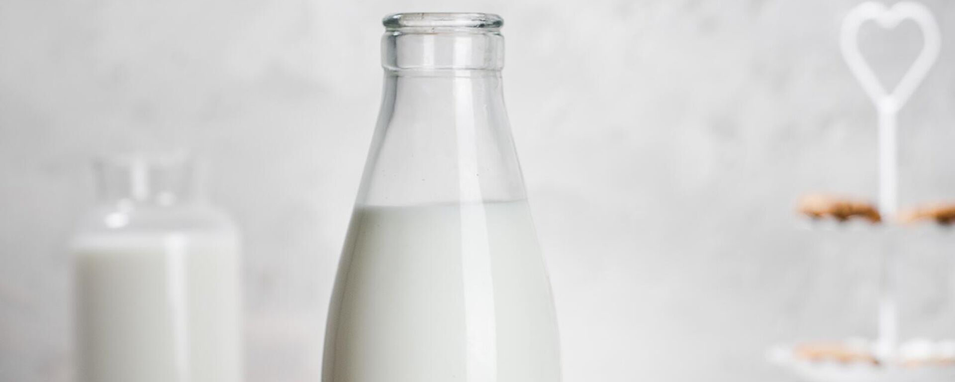 Бутылка молока с печением - Sputnik Армения, 1920, 13.10.2021