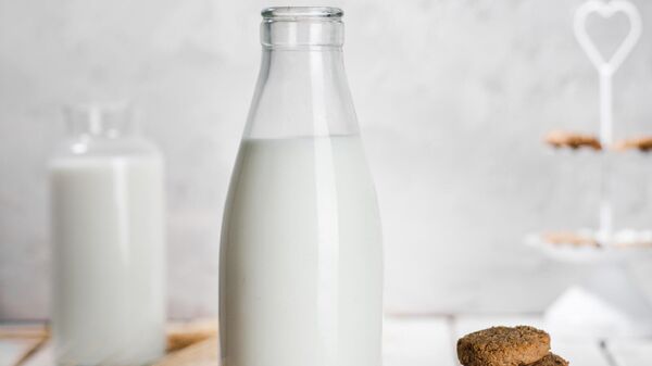 Бутылка молока с печением - Sputnik Армения