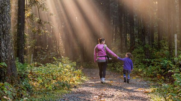 Мать с дочкой - Sputnik Армения