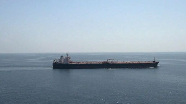 Кадр из видео, опубликованной военно-морскими силами Ирана с нефтяным танкером Advantage Sweet в Оманском заливе (28 апреля 2023). - Sputnik Армения