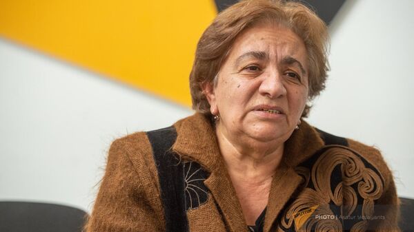 Алвард Сафарян, мать погибшей в автокатастрофе Элен Дадаян - Sputnik Армения