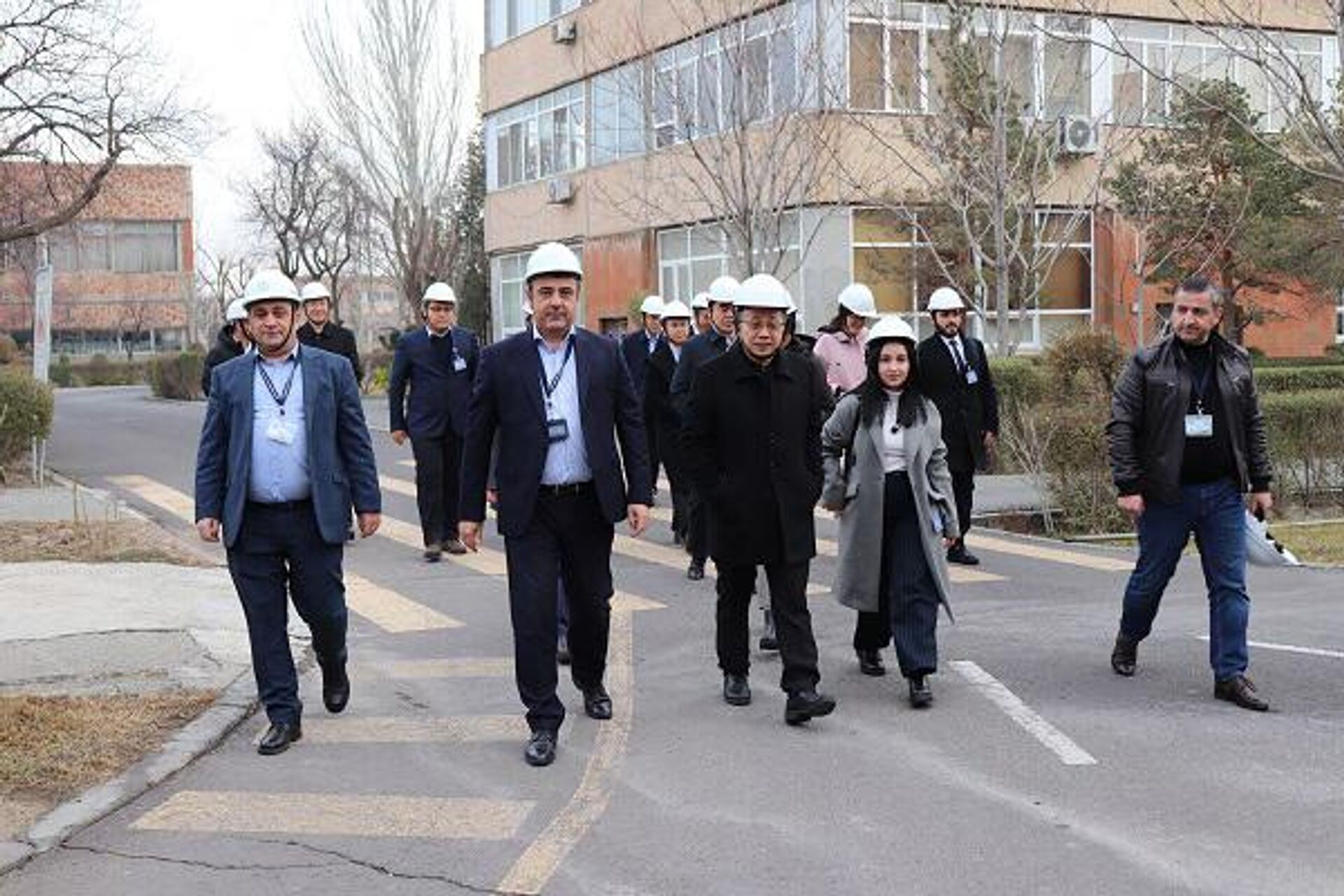 Делегация во главе с послом Китая в Армении Фань Юнем посетила армянскую атомную электростанцию (16 января 2024). Мецамор - Sputnik Արմենիա, 1920, 17.01.2024