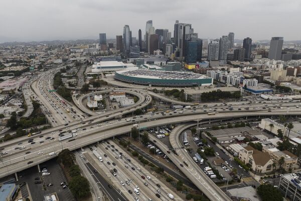 Развязка автострад 10 и 110 в центре Лос-Анджелеса, США. - Sputnik Армения