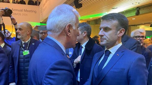 Президент Ваагн Хачатурян побеседовал с президентом Франции Эммануэлем Макроном (18 января 2024). Давос - Sputnik Армения