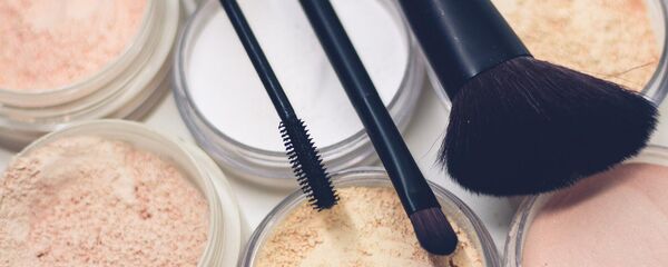 Крем-пудра и тени для макияжа - Sputnik Армения