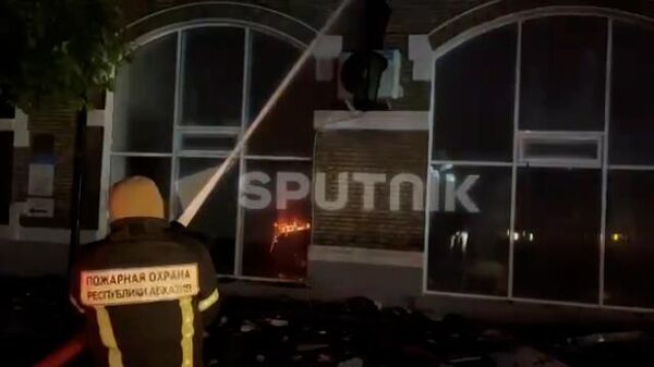 Пожар в здании Центрального выставочного зала в Сухуме - Sputnik Армения