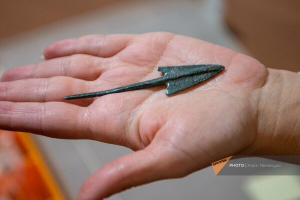 Наконечник стрелы, найденный на территории Историко-культурного заповедника Агарак - Sputnik Армения