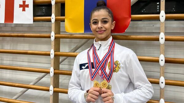 Гимнастка Анна Бадалян с тремя золотыми медалями международного турнира The northern lights 2024 в Норвегии - Sputnik Армения