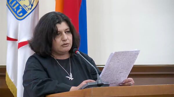 Член Совета старейшин Нарине Айрапетян во время очередного заседания Совета (26 декабря 2023). Еревaн - Sputnik Армения