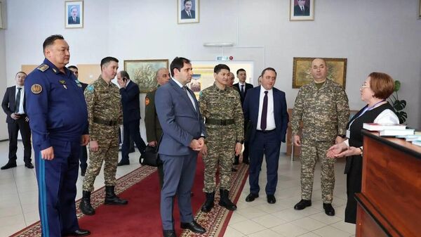 Министр обороны РА Сурен Папикян посетил военный колледж министерства обороны Республики Казахстан имени Шокана Уалиханова  (24 января 2024) - Sputnik Армения