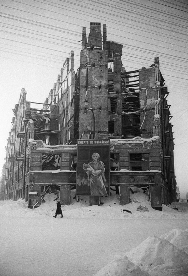 Разрушенный жилой дом на Лиговском проспекте в результате бомбежки Ленинграда - Sputnik Армения