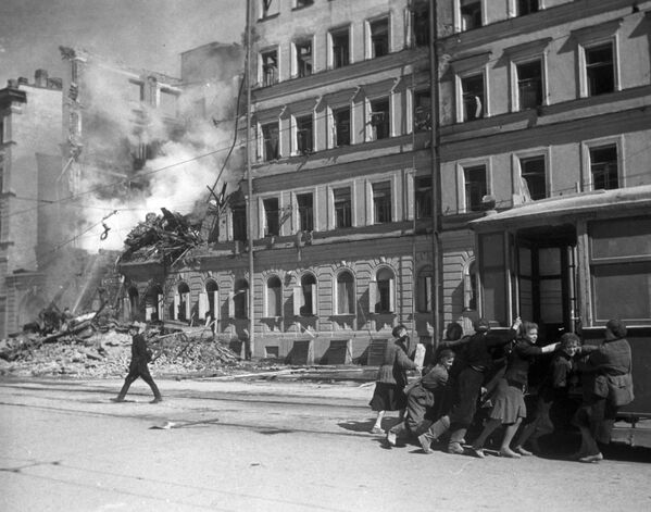 Լենինգրադի փողոցները&#x60; ֆաշիստական օդային հարձակումից հետո - Sputnik Արմենիա