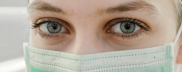 Девушка в защитной маске, архивное фото - Sputnik Армения