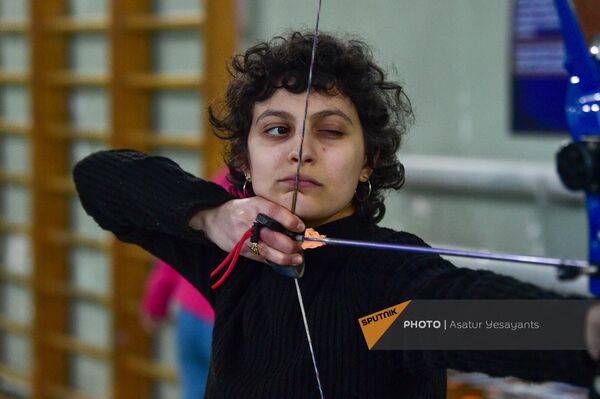 Тренировки в клубе стрельбы из лука Наири - Sputnik Армения
