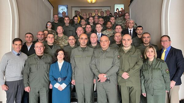 Участники семинара по вопросам трансформации обороны с участием Института управления безопасностью Министерства обороны и других представителей США и оборонной сферы Армении - Sputnik Армения