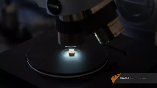 Работа по восстановлению в лаборатории научно-исследовательского центра историко-культурного наследия - Sputnik Армения