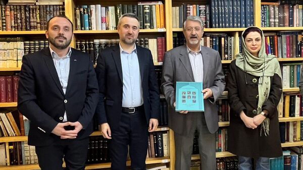 В рамках визита делегации Матенадарана в Исламскую Республику Иран состоялась встреча с руководством Научно-исследовательского центра по изучению и публикации письменного наследия (1 февраля 2024). Тегеран - Sputnik Армения