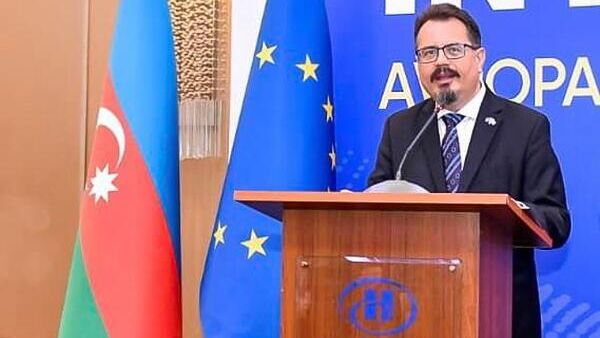 Посол ЕС в Азербайджане Петер Михалко во время образовательной ярмарки “Учись в Европе” (19 ноября 2023). Баку  - Sputnik Армения