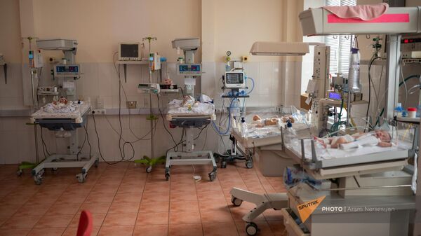 Клиника детской и неонатальной реанимации университетской больницы ЕГМУ Мурацан - Sputnik Армения