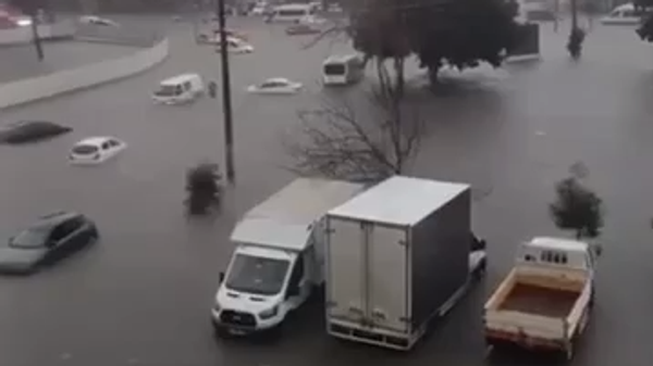 Անթալիայում ջրհեղեղ է. փողոցները գետերի են վերածվել, մեքենաները` ջրի տակ անցել - Sputnik Արմենիա