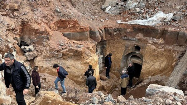 Օհանավանի բնակիչն իր հողամասում միջնադարյան ժայռափոր դամբարան է հայտնաբերել - Sputnik Արմենիա