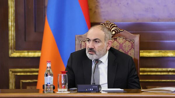 Премьер-министр Никол Пашинян на обсуждениях по макроэкономическим и фискальным рамкам среднесрочной программы расходов на 2025-2027 годы (15 февраля 2024). Еревaн - Sputnik Армения