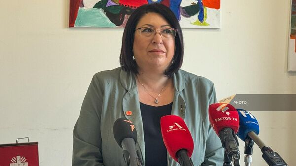 Эксперт благотворительной общественной организации Армянский Каритас Татевик Бежанян во время брифинга на тему “Возможные налоговые нарушения трудовых мигрантов-граждан Армении” (16 февраля 2024). Еревaн - Sputnik Армения