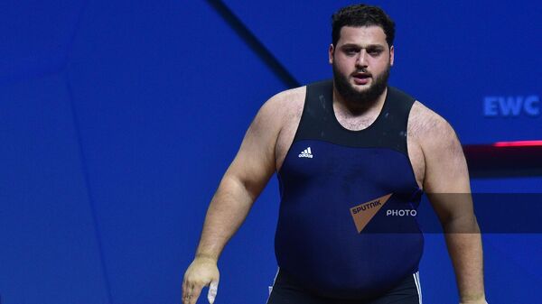 Вараздат Лалаян во время мужской категории +109 кг на чемпионате Европы по тяжелой атлетике (23 апреля 2023). Еревaн - Sputnik Армения