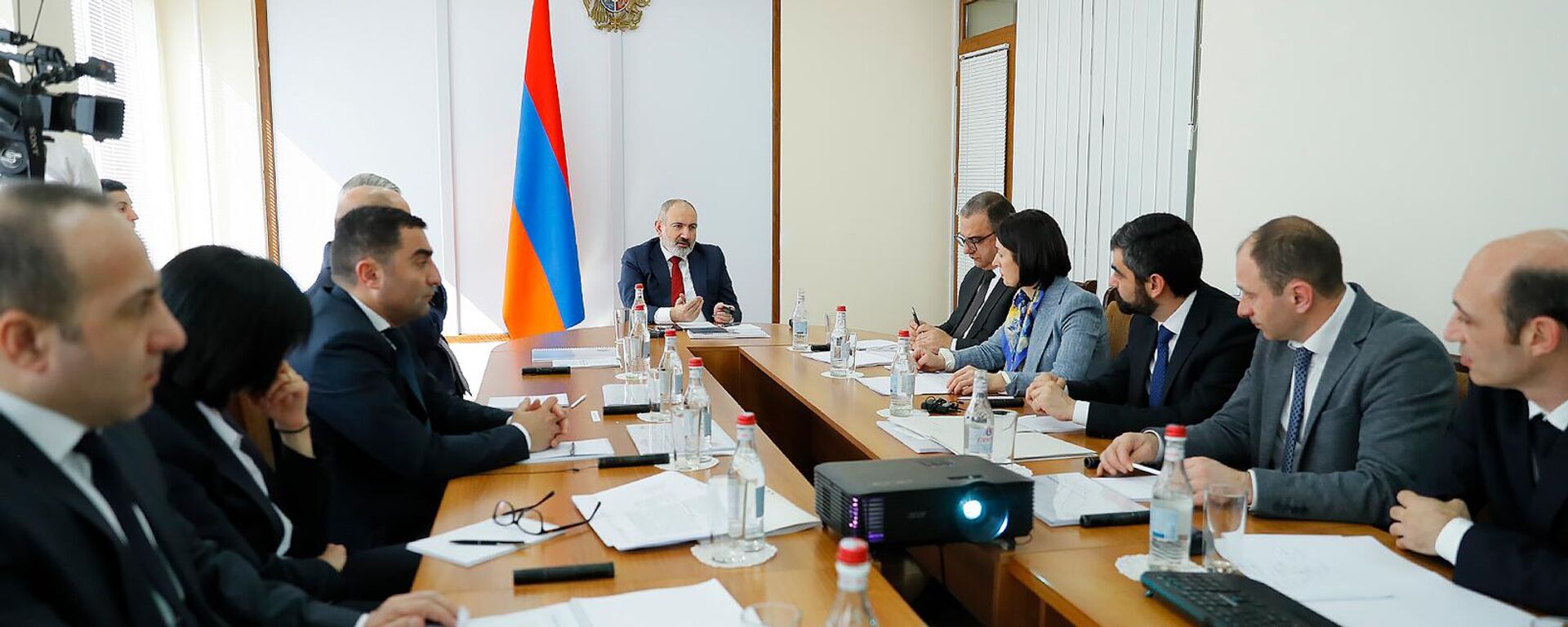 Премьер-министр Никол Пашинян посетил комитет по высшему образованию и науке (20 февраля 2024). Еревaн - Sputnik Армения, 1920, 20.02.2024