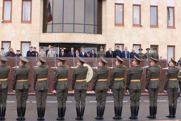 Министр обороны Сурен Папикян принял прибывшего в Армению с официальным визитом французского коллегу Себастьяна Лекорню (23 февраля 2024). Еревaн - Sputnik Армения