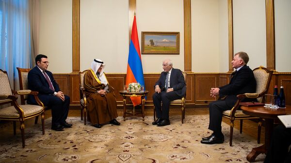 Президент Ваагн Хачатурян принял Чрезвычайного и полномочного посла Кувейта в Армении Науафа Аль Энези (26 февраля 2024). Еревaн - Sputnik Армения
