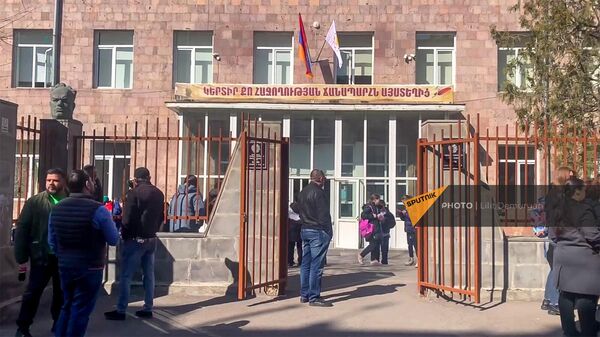 Школа имени Наири Заряна в Ереване - Sputnik Արմենիա