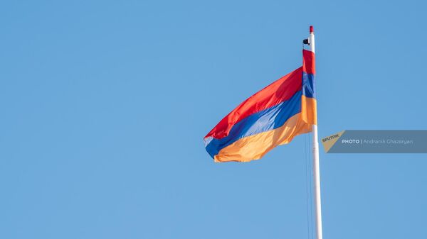 Флаг Армении на башне Дома правительства в Ереване - Sputnik Արմենիա