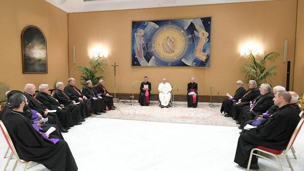 Папа Римский Франциск принял прибывших в Ватикан членов Синода Армянской Католической церкви (28 февраля 2024). Ватикан - Sputnik Армения