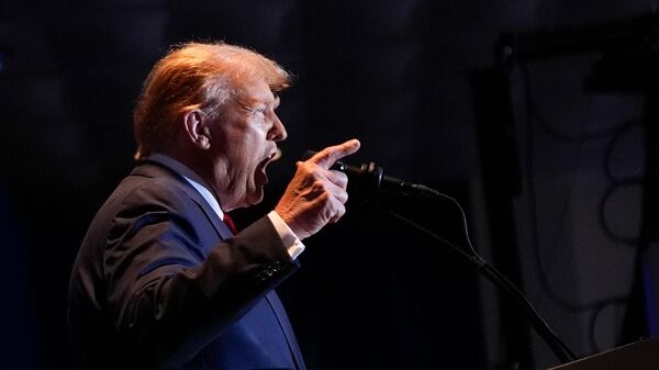 Кандидат в президенты США от республиканской партии, бывший президент Дональд Трамп выступает на вечеринке по случаю первичных выборов (24 февраля 2024). Колумбия - Sputnik Армения