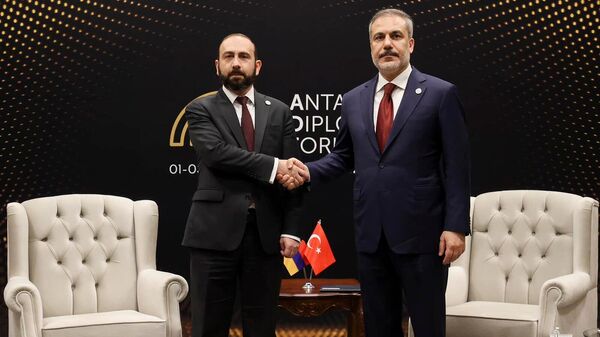 Встреча глав МИД Армении и Турции Арарата Мирзояна и Хакана Фидана на полях дипломатического форума в Анталье (1 марта 2024). Турция - Sputnik Армения